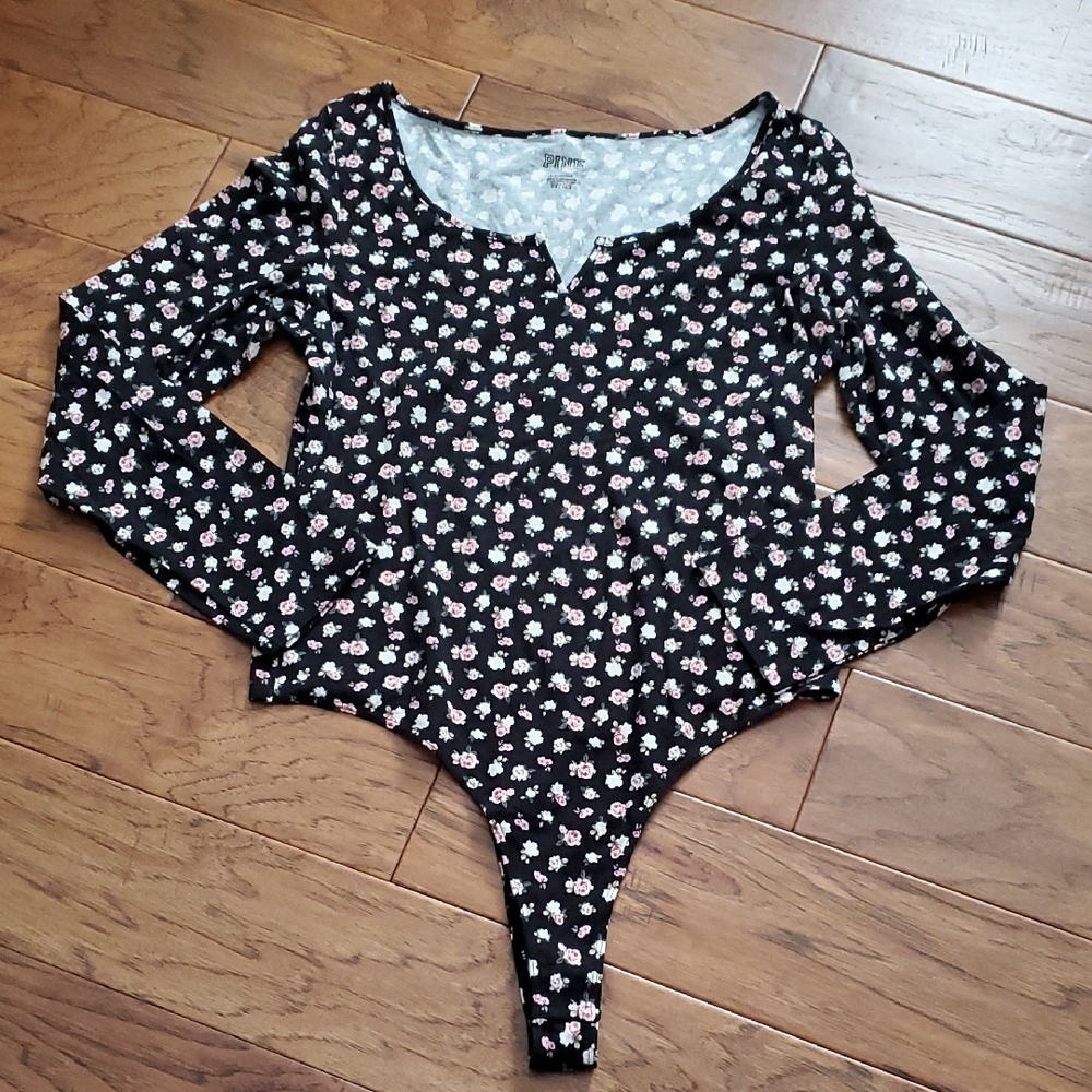 PINK Victoria's Secret Black Ditsy Floral Long Sleeve Thong Bodysuit Size L